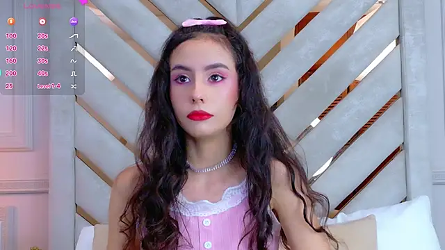 Snapshot of Sarah-Grace chatting on 13, 10, 2025 Sarah-Grace online show from 13, 10, 2025