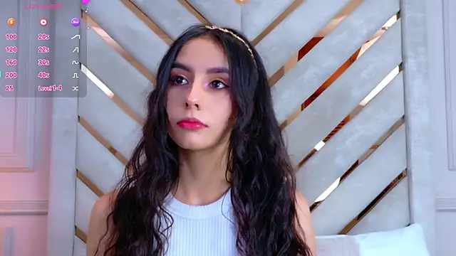 Snapshot of Sarah-Grace chatting on 25, 10, 2025 Sarah-Grace online show from 25, 10, 2025