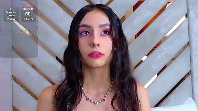 Snapshot of Sarah-Grace chatting on 27, 10, 2025 Sarah-Grace online show from 27, 10, 2025