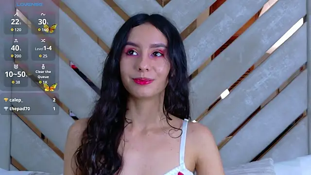 Snapshot of Sarah-Grace chatting on 5, 11, 2025 Sarah-Grace online show from 5, 11, 2025