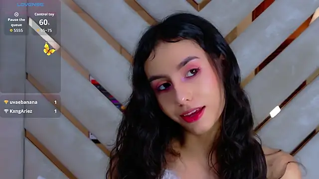 Snapshot of Sarah-Grace chatting on 8, 11, 2025 Sarah-Grace online show from 8, 11, 2025