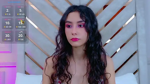 Snapshot of Sarah-Grace chatting on 19, 11, 2025 Sarah-Grace online show from 19, 11, 2025