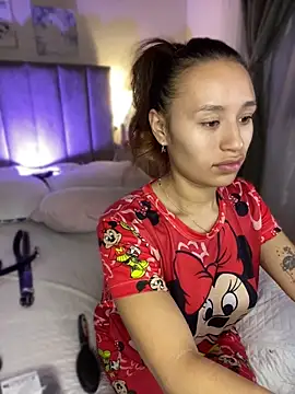 juliana-mancini online show from 9, 4, 2026