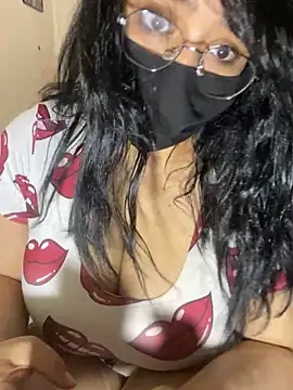 Snapshot of Nottella chatting on 10, 11, 2025 Nottella online show from 10, 11, 2025