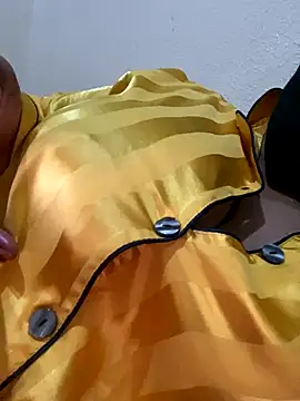 Snapshot of Nottella chatting on 11, 11, 2025 Nottella online show from 11, 11, 2025