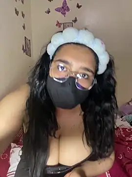 Snapshot of Nottella chatting on 15, 11, 2025 Nottella online show from 15, 11, 2025