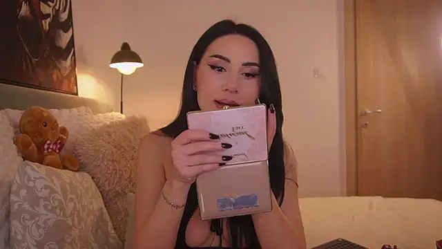 LauLaveau online show from 10, 1, 2026