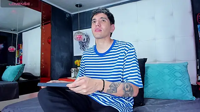 Snapshot of Matteo12_ chatting on 22, 10, 2025 Matteo12 online show from 22, 10, 2025