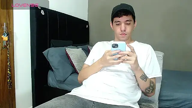 Snapshot of Matteo12_ chatting on 2, 2, 2026 Matteo12 online show from 2, 2, 2026