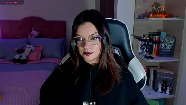 Snapshot of OphelianaRose33 chatting on 26, 3, 2026 OphelianaRose33 online show from 26, 3, 2026