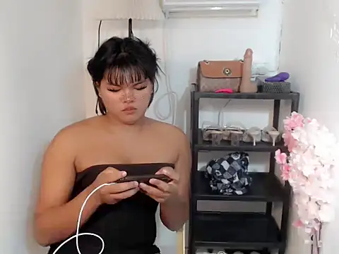 Snapshot of FROXXX21 chatting on 5, 6, 2026 FROXXX21 online show from 5, 6, 2026