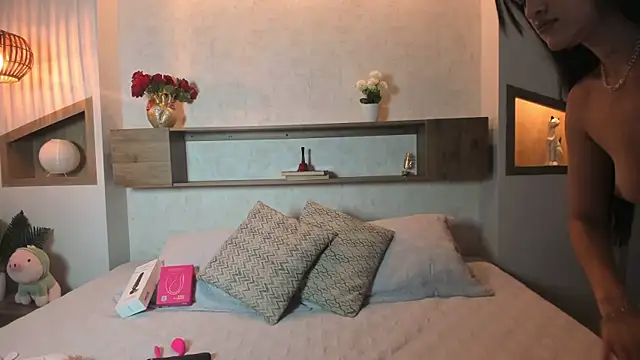 Snapshot of Emilly_Beaumont chatting on 6, 11, 2025 Emilly Beaumont online show from 6, 11, 2025