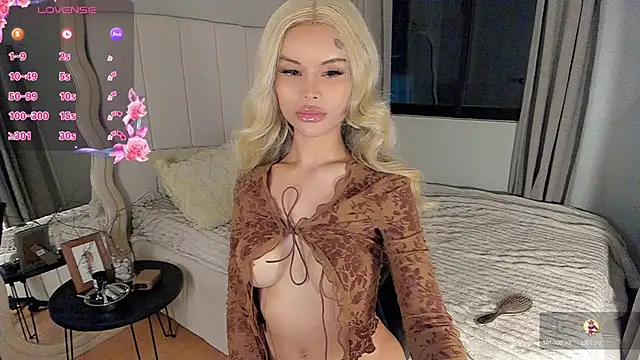 LUUVRRI 21 online show from 5, 4, 2026