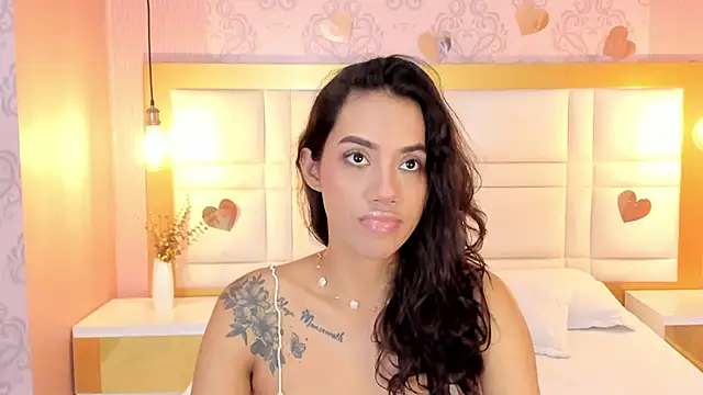 luna hot ass online show from 4, 2, 2026