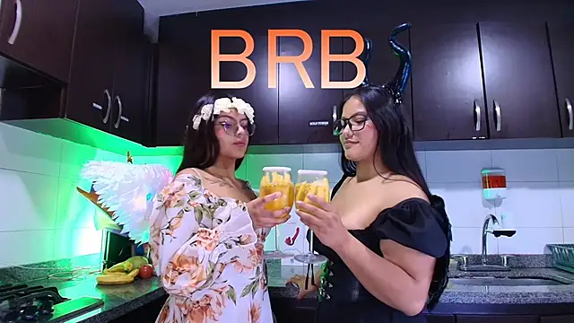 Lilith and Khloe online show from 6, 11, 2025