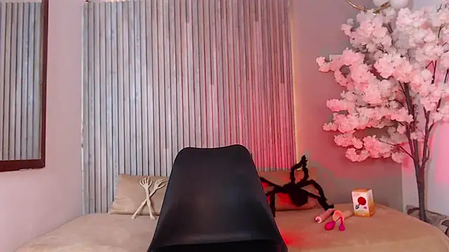 Snapshot of _Xamarha_ chatting on 15, 10, 2025 Xamarha online show from 15, 10, 2025