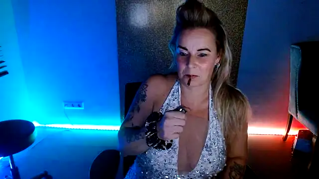 Snapshot of Mrs-Aurora chatting on 25, 11, 2025 Mrs-Aurora online show from 25, 11, 2025