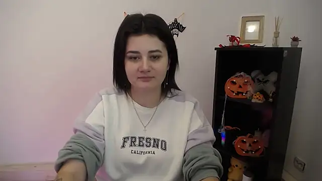 Katrin kiss  online show from 6, 11, 2025