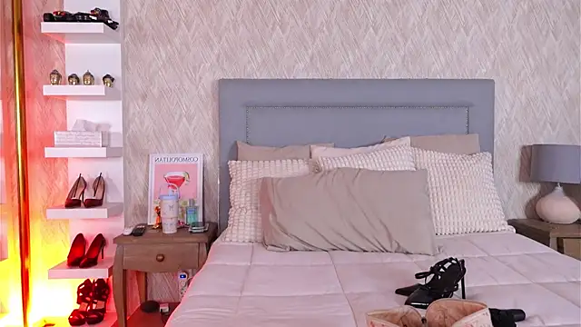 Sofy Bradd online show from 26, 11, 2025