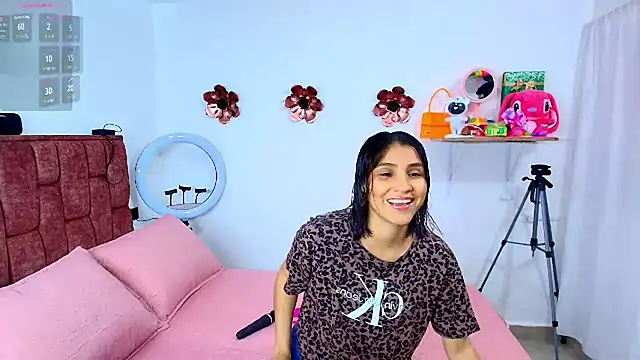 Lunna desire online show from 4, 12, 2025