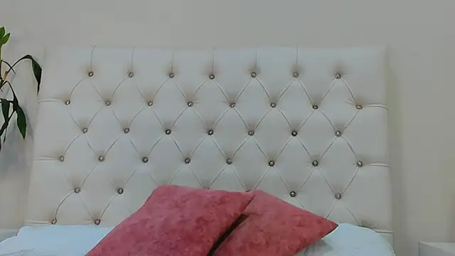 Perla Giraldo online show from 2, 10, 2025