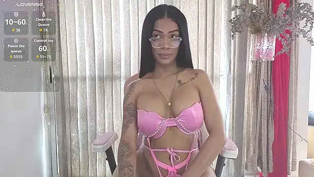 Snapshot of Queen_Morena chatting on 4, 7, 2026 Queen Morena online show from 4, 7, 2026