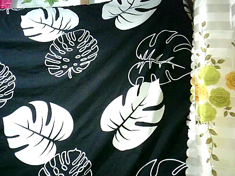 Snapshot of yuana25 chatting on 19, 10, 2025 yuana25 online show from 19, 10, 2025