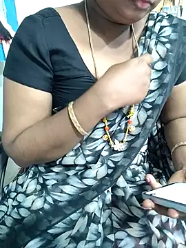 Snapshot of lolida69thamil chatting on 6, 10, 2025 lolida69thamil online show from 6, 10, 2025