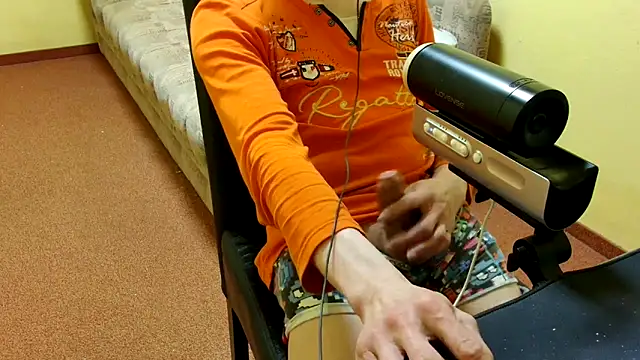 Snapshot of k74robert chatting on 6, 4, 2026 k74robert online show from 6, 4, 2026