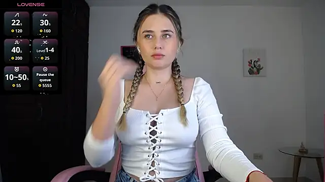 Snapshot of Veronika__Winslow_ chatting on 11, 9, 2025 Veronika Winslow online show from 11, 9, 2025