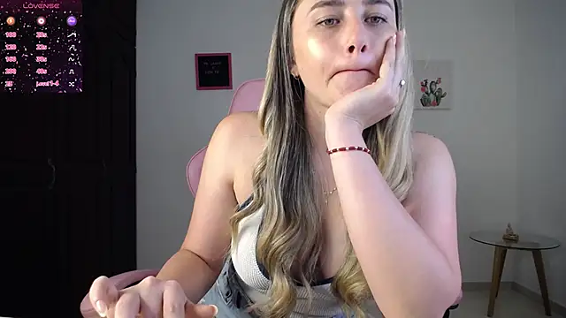 Snapshot of Veronika__Winslow_ chatting on 18, 9, 2025 Veronika Winslow online show from 18, 9, 2025
