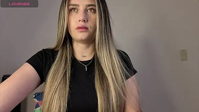 Veronika  Winslow  online show from 18, 11, 2025