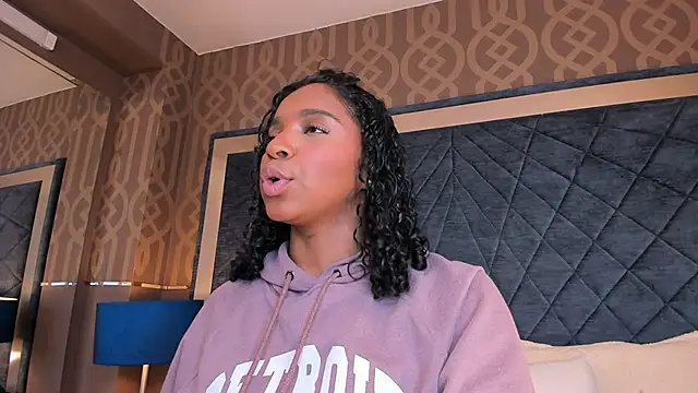 Snapshot of LisaMendez chatting on 10, 7, 2026 LisaMendez online show from 10, 7, 2026