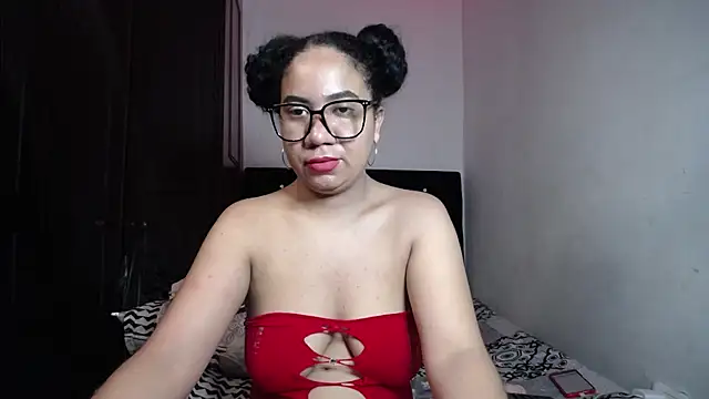 Snapshot of Kristynsmith chatting on 12, 9, 2025 Kristynsmith online show from 12, 9, 2025