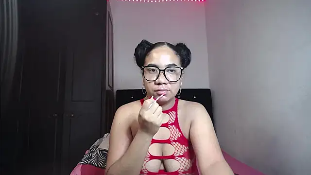 Snapshot of Kristynsmith chatting on 17, 9, 2025 Kristynsmith online show from 17, 9, 2025