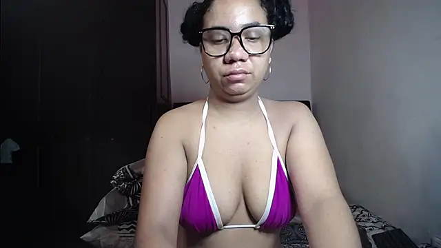 Snapshot of Kristynsmith chatting on 20, 9, 2025 Kristynsmith online show from 20, 9, 2025