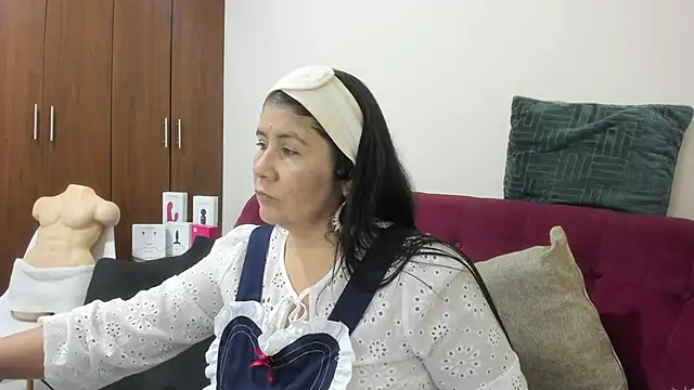 kiraGeiner online show from 1, 12, 2025