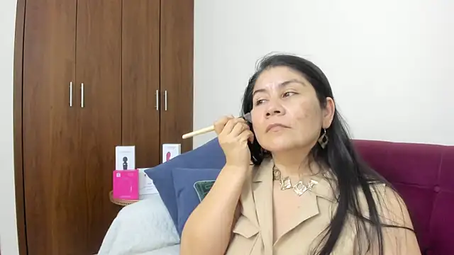 kiraGeiner online show from 20, 12, 2025