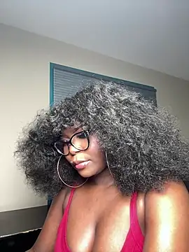 WomanNextdoor1 online show from 18, 2, 2026