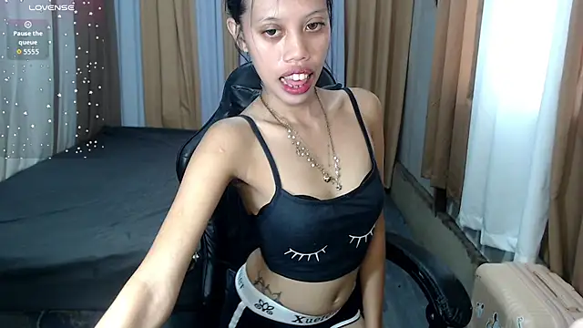 Snapshot of kourtneyluv_ chatting on 15, 10, 2025 kourtneyluv online show from 15, 10, 2025