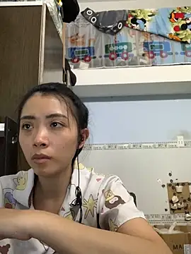 Snapshot of Minee1202 chatting on 17, 10, 2025 Minee1202 online show from 17, 10, 2025