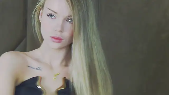 Snapshot of MarilynNova chatting on 28, 4, 2026 MarilynNova online show from 28, 4, 2026