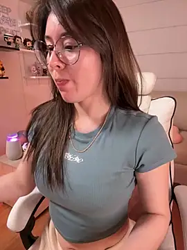 Snapshot of Sharon_07 chatting on 24, 10, 2025 Sharon 07 online show from 24, 10, 2025