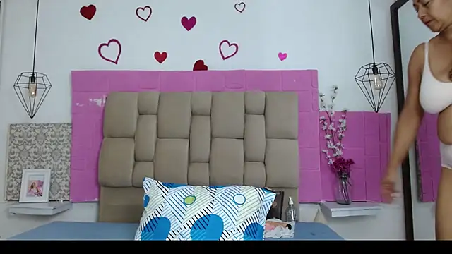 Damary Leon online show from 1, 12, 2025