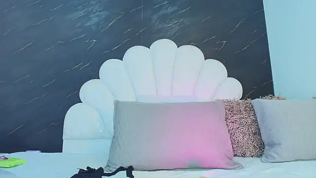 Snapshot of Roxana_gomez chatting on 6, 5, 2026 Roxana gomez online show from 6, 5, 2026