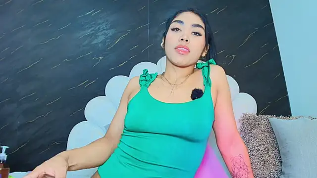 Snapshot of Roxana_gomez chatting on 12, 5, 2026 Roxana gomez online show from 12, 5, 2026