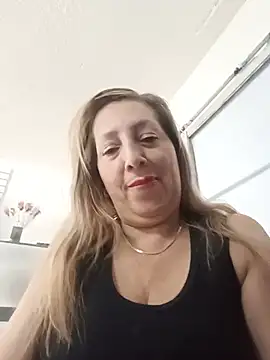 Snapshot of Estefania_Arce chatting on 8, 8, 2026 Estefania Arce online show from 8, 8, 2026
