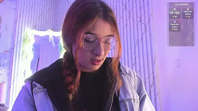 Naomy tay1 online show from 5, 4, 2026