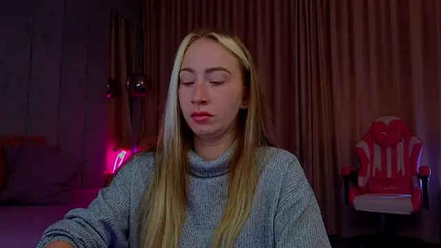 Snapshot of Reina_Cummings chatting on 8, 10, 2025 Reina Cummings online show from 8, 10, 2025