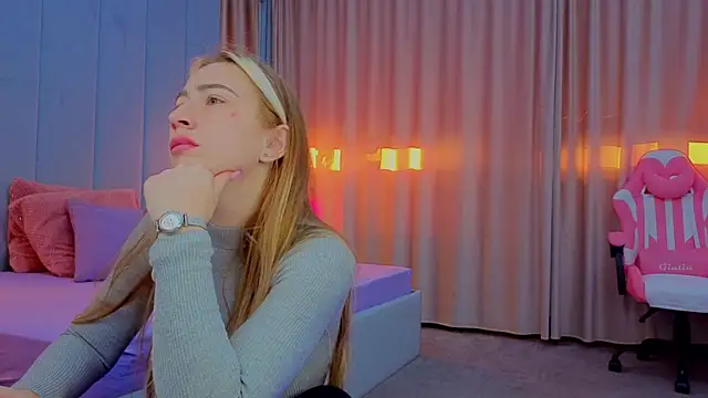 Snapshot of Reina_Cummings chatting on 19, 10, 2025 Reina Cummings online show from 19, 10, 2025